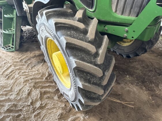 2009 John Deere 7230 Cab - Image 45