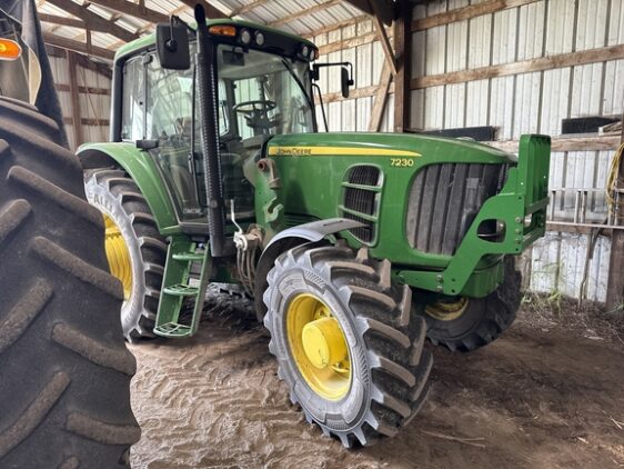 2009 John Deere 7230 Cab - Image 2