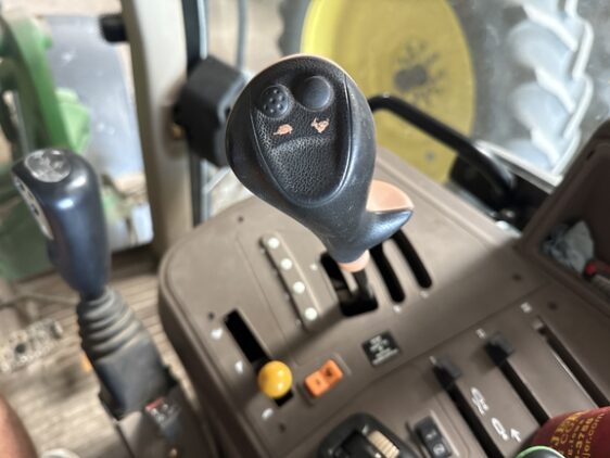 2009 John Deere 7230 Cab - Image 33