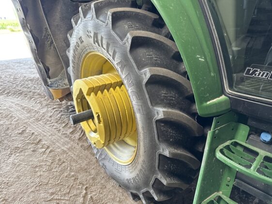 2009 John Deere 7230 Cab - Image 40