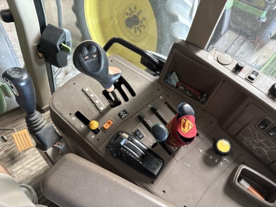 2009 John Deere 7230 Cab - Image 27