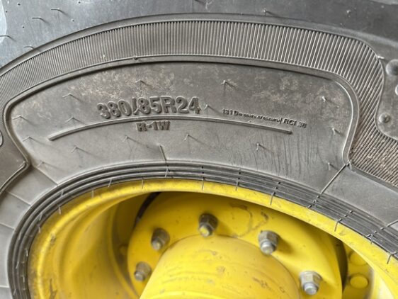 2009 John Deere 7230 Cab - Image 38