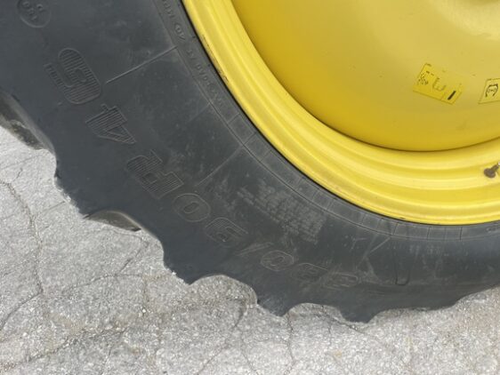 2019 John Deere R4038 - Image 18