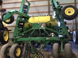 2005 John Deere 1690