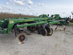 2008 John Deere 2700