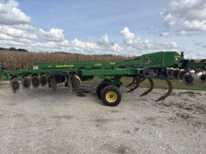 2008 John Deere 2700