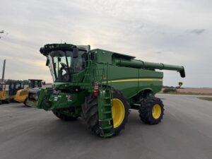 2024 John Deere S780