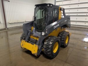 2023 John Deere 330G