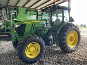 2022 John Deere 6135E Cab