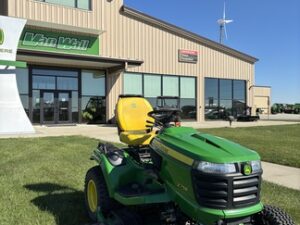 2023 John Deere X758