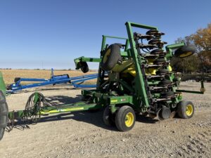 2005 John Deere 1690