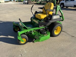 2023 John Deere Z720E